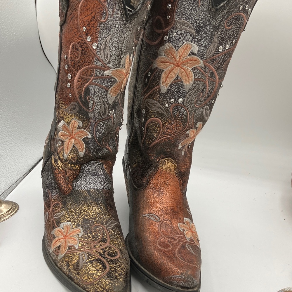 Crush by Durango size 7 Floral Embroidered Western Boots